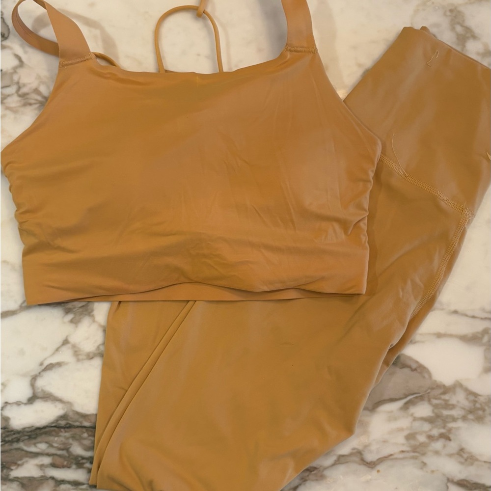 Nike Dri-Fit Workout Set - Picture 3 of 3
